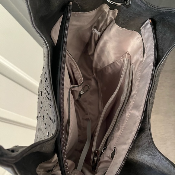 🙌Exquisite Grey Vegan Leather Purse “New without Tags” - Picture 4 of 9